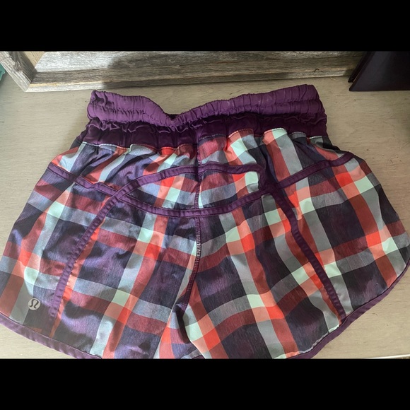 Lululemon shorts 4 inch - Picture 2 of 2
